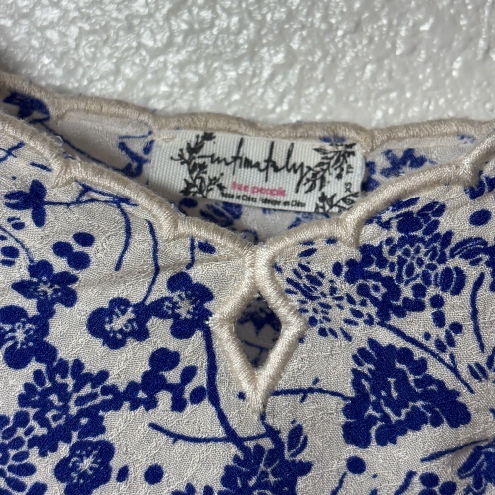 Intimately by Free People Kora Printed Camisole Size XS | key hole | scalloped | - Picture 2 of 4